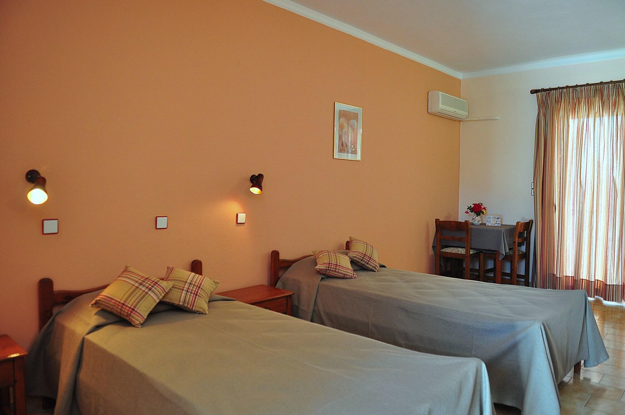 Sandys Studios Apartments And Log Villas Psalidi  Eksteriør bilde
