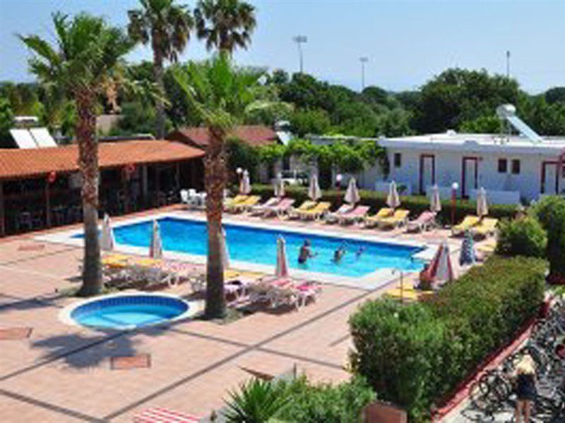 Sandys Studios Apartments And Log Villas Psalidi  Eksteriør bilde