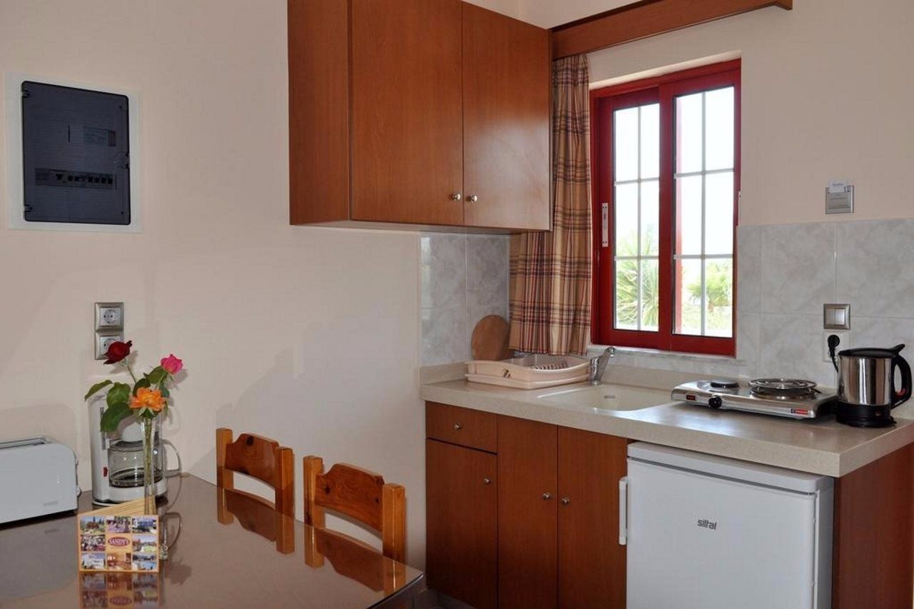 Sandys Studios Apartments And Log Villas Psalidi  Eksteriør bilde