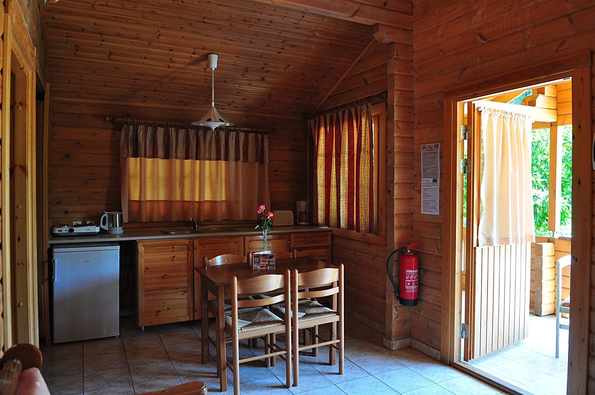 Sandys Studios Apartments And Log Villas Psalidi  Eksteriør bilde