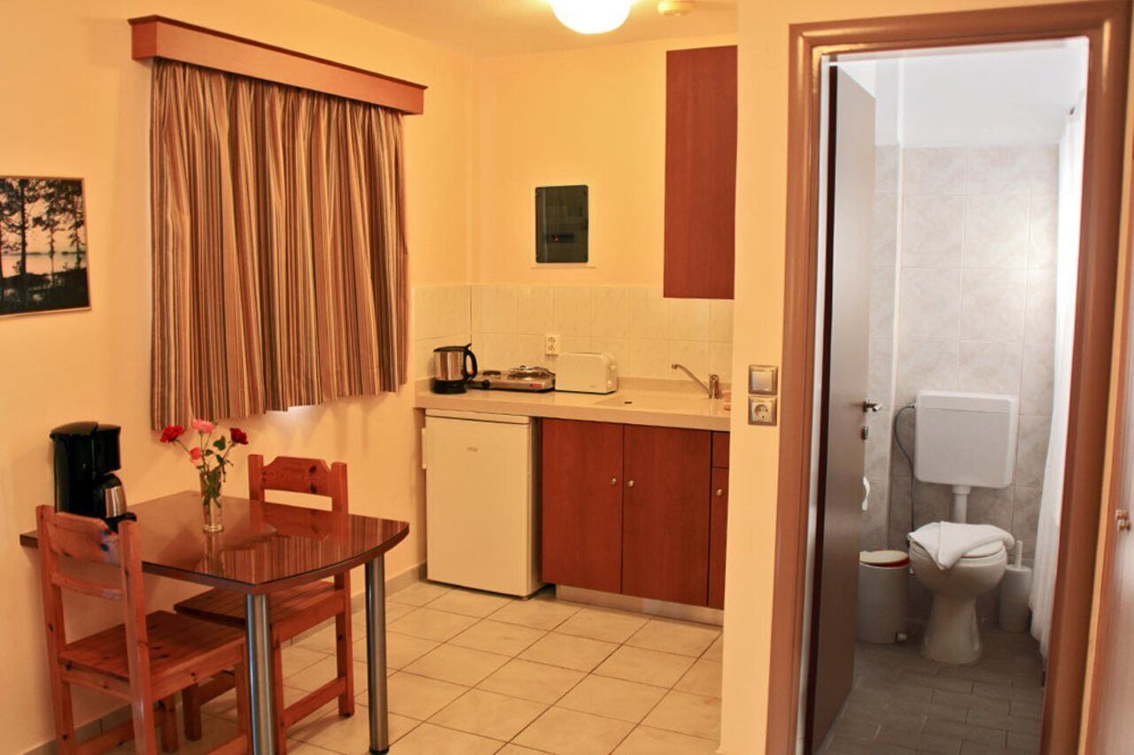 Sandys Studios Apartments And Log Villas Psalidi  Eksteriør bilde